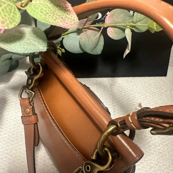 Coach Willis Brown Leather Women's crossbody with the legacy lining…. - Picture 6 of 10